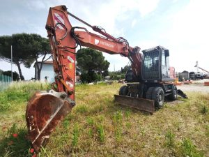 PANCAR srl - Escavatore gommato Hitachi ZW 170