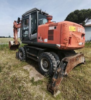 PANCAR srl - Escavatore gommato Hitachi ZW 170